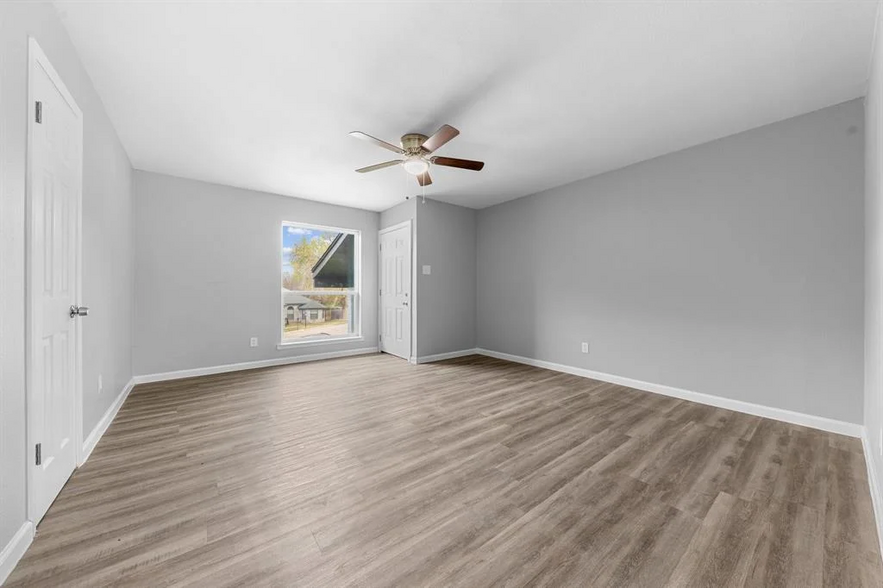 Living room - 124 Wind Ridge Dr