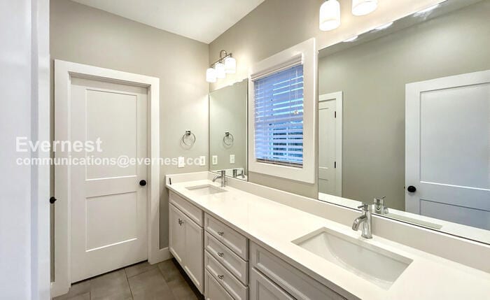 Building Photo - 1705 Cass St