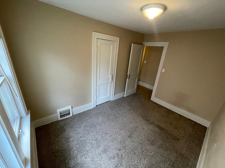 Building Photo - 122 N 38th St