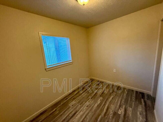 Building Photo - 1931 1/2 Valley Rd