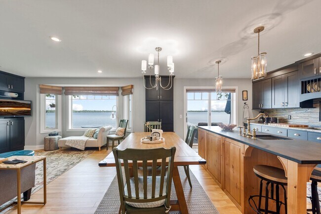 Building Photo - 21253 Lake George Blvd