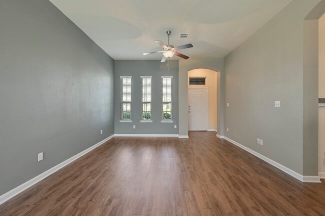 Building Photo - 2133 Dumfries Dr