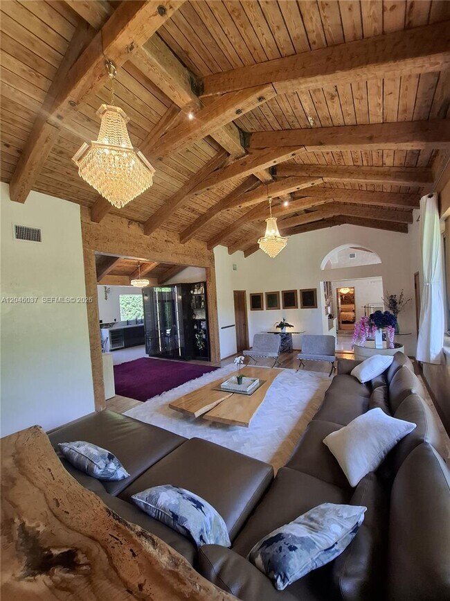 Building Photo - 6350 Pine Tree Dr