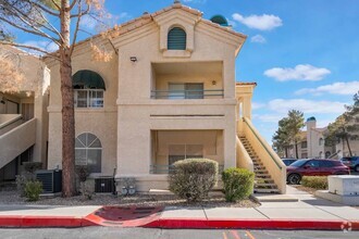 Building Photo - Stylish First-Floor 2-Bed Home!