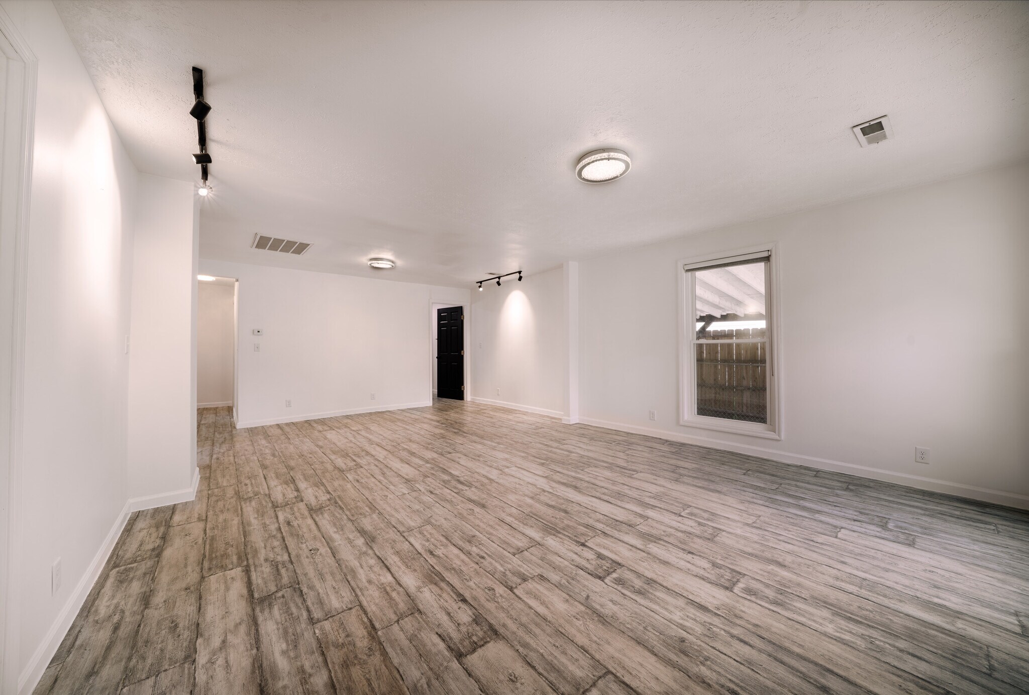 Building Photo - 212 McArthur Dr