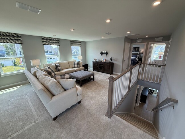 Building Photo - Never loved in Model Homes