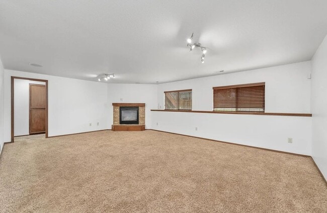 Building Photo - Luxurious Bel Aire Home