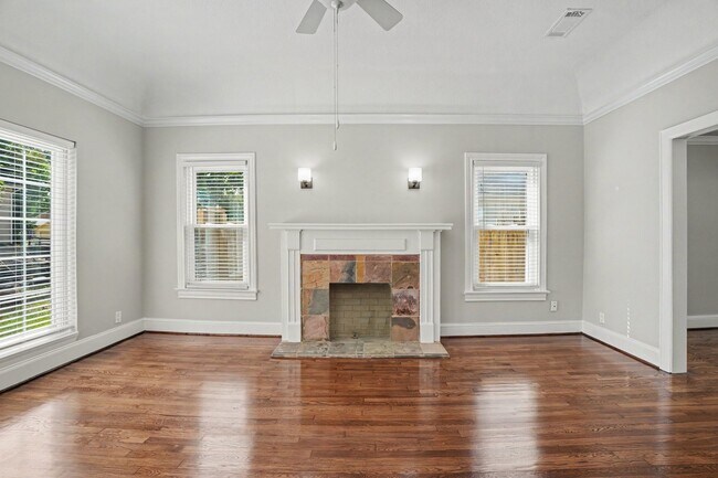 Building Photo - 2805 Rosewood St