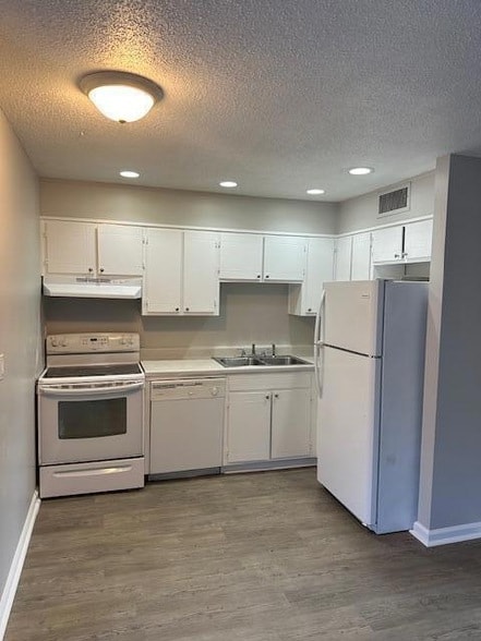 Building Photo - 2075 Clingan Dr NW
