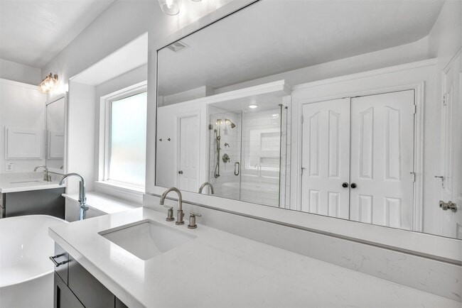 Building Photo - 3 Renoir Trail Pl