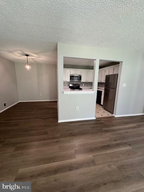 Building Photo - 27 Mendrey Ct