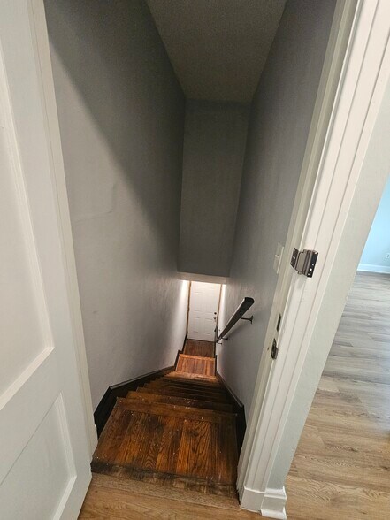 Building Photo - 46 W 11th St