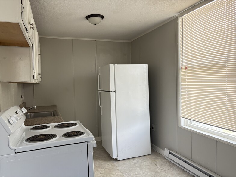 Building Photo - 729 E Maple St