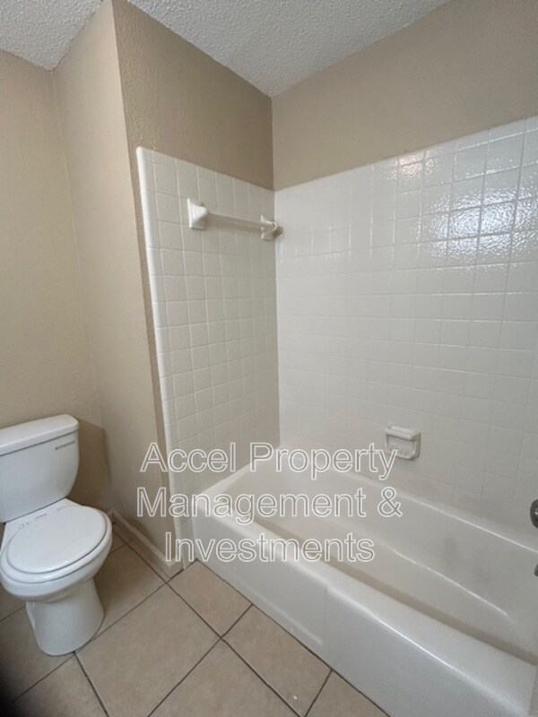 Building Photo - 2405 Mimosa St