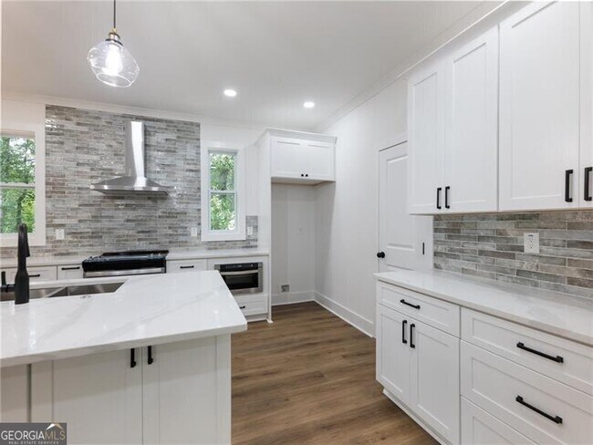 Building Photo - 2438 Shadburn Ferry Dr