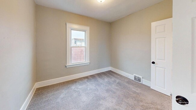 Building Photo - Edgewater Neighborhood - 3 bedroom - 2 Bat...