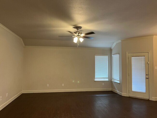 Building Photo - 9803 Avenue V