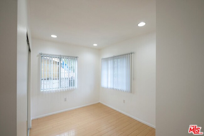 Building Photo - 339 Newland St