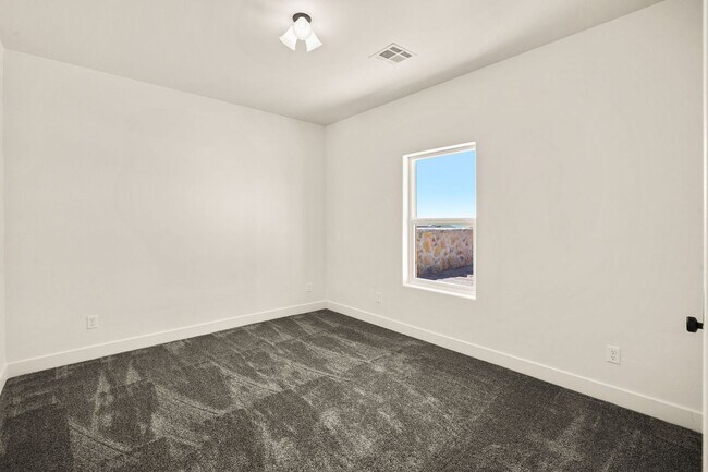 Building Photo - 4025 Boardwalk Rd