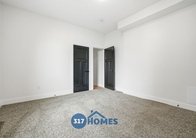 Building Photo - Spacious Four Bedroom Townhome with Main Level Suite in Holy Cross