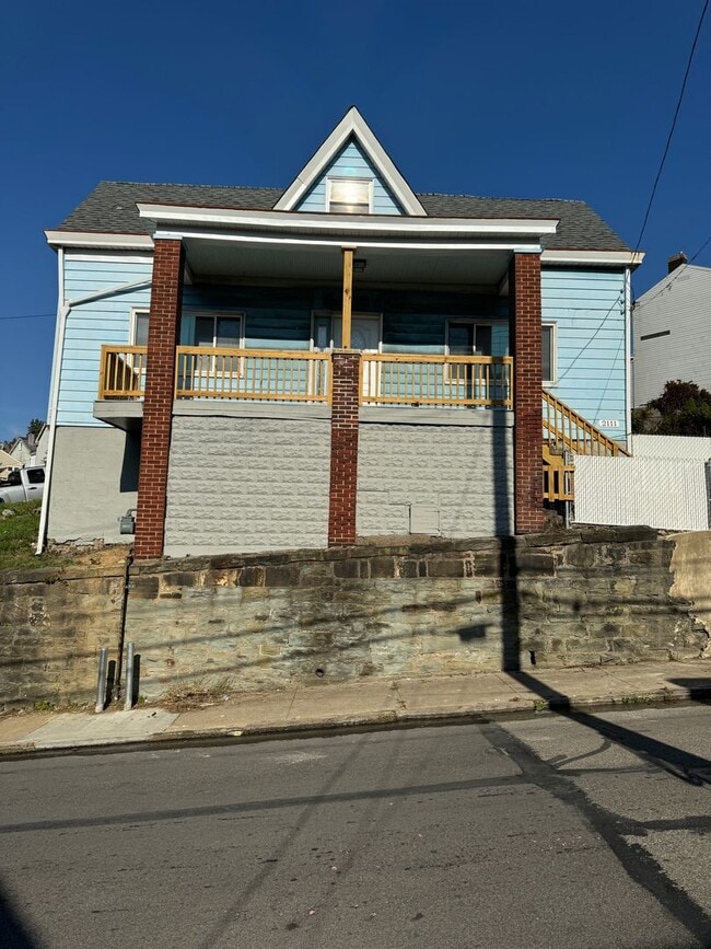 Building Photo - Now showing 3BR 2 full Bath house with lar...