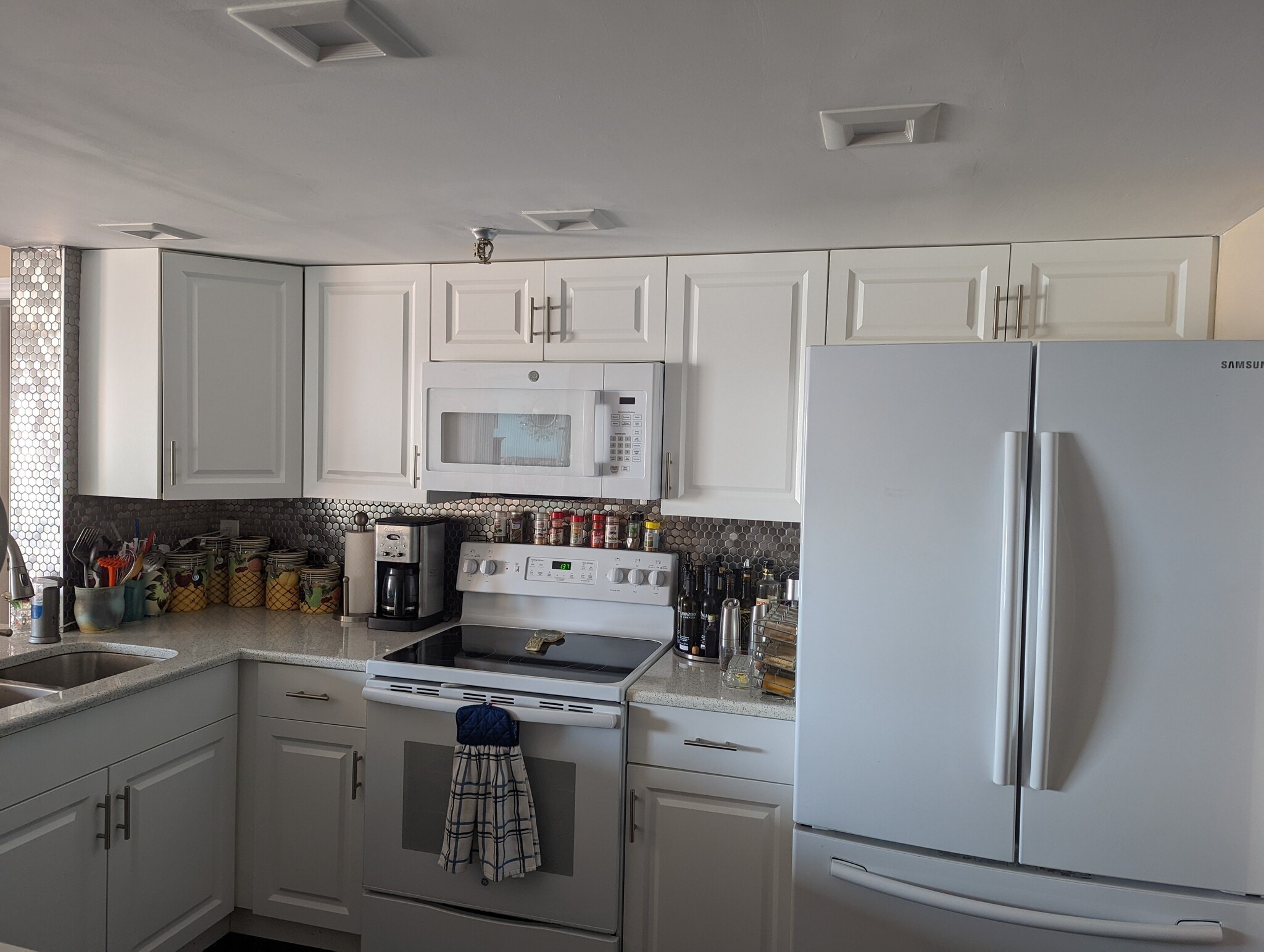 Building Photo - 7432 Sunshine Skyway Ln S