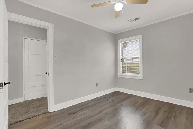 Building Photo - 3088 Manhattan Ave