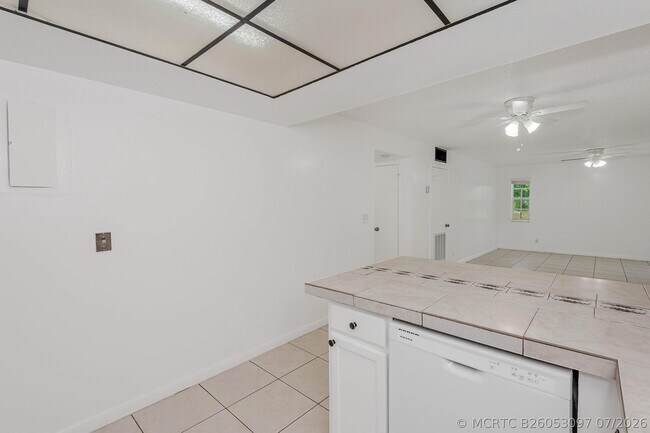 Building Photo - 8830 W Sample Rd