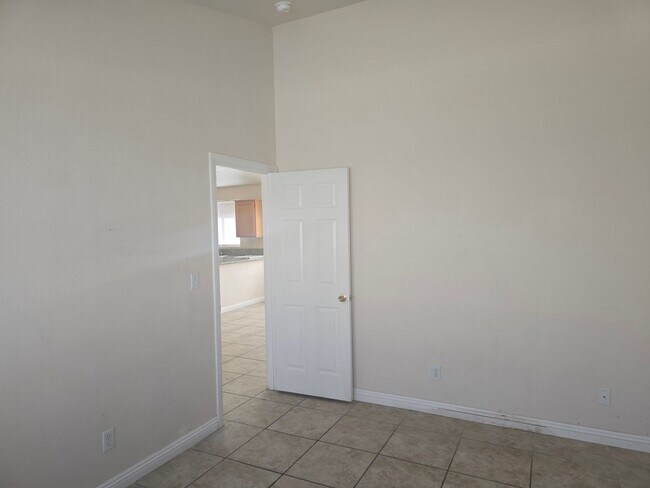 Building Photo - 3 bedroom home