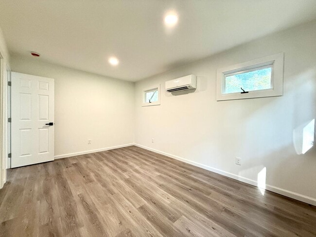 Building Photo - 10 Delson Ln