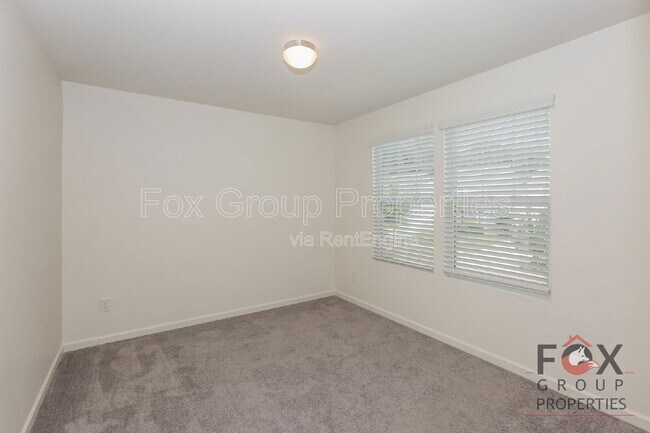 Building Photo - 124 Canada Dr