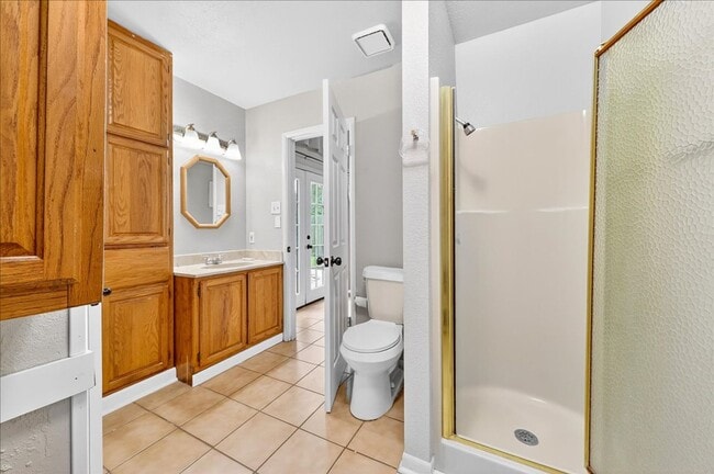 Building Photo - 5025 Romford Dr