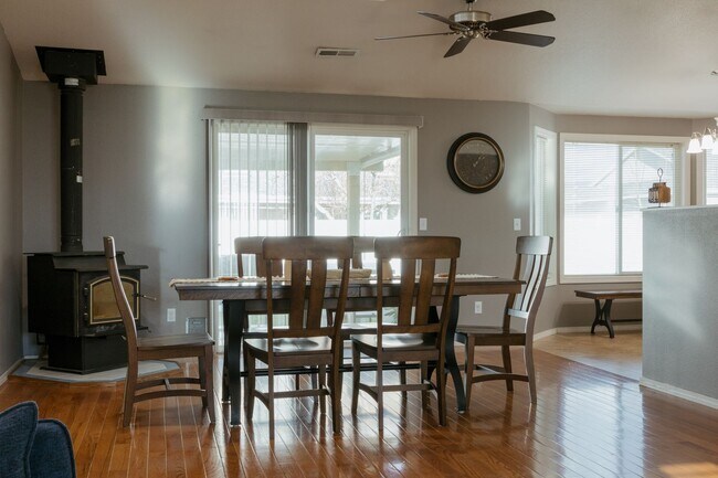 Building Photo - 509 Chelan Ave