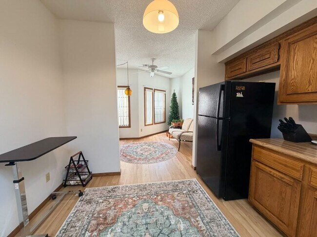 Building Photo - 7904 Shelter Island Way