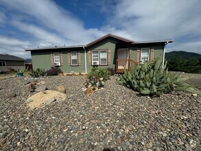Building Photo - 3 Bedroom in Myrtle Creek