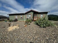 Building Photo - 3 Bedroom in Myrtle Creek