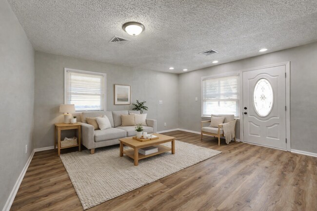 Building Photo - Updated 3-Bed Home with Granite Kitchen Near Shopping & Highways – Independence, MO