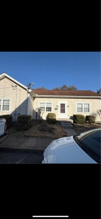 Building Photo - 1023 Gladden St