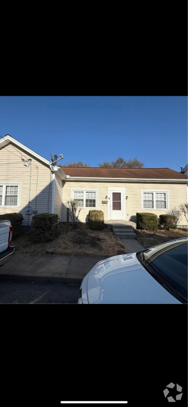 Building Photo - 1023 Gladden St