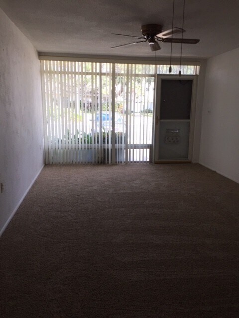 Building Photo - 55+, quaint 2/1 in a great community locat...