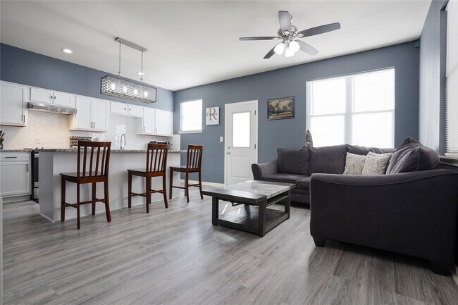 Building Photo - 6419 Waldron Dr
