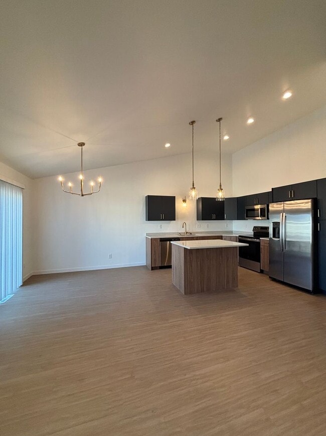 Building Photo - 3 Bedroom 3 Bathroom Townhomes