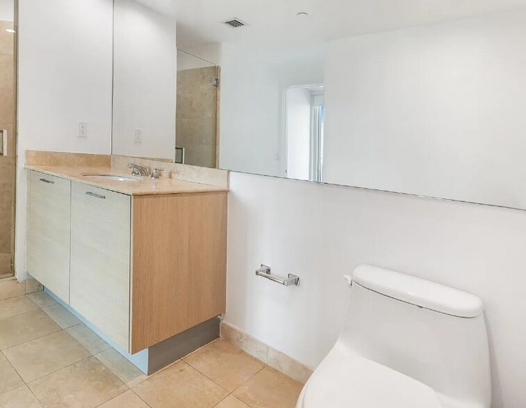 Building Photo - 350 NE 24th St