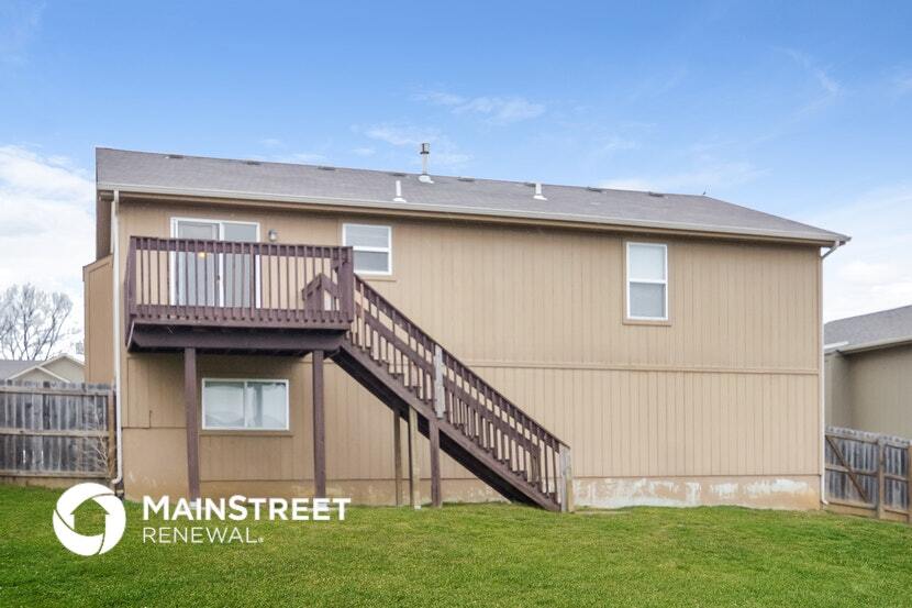 Building Photo - 1415 NW Hilltop Ln