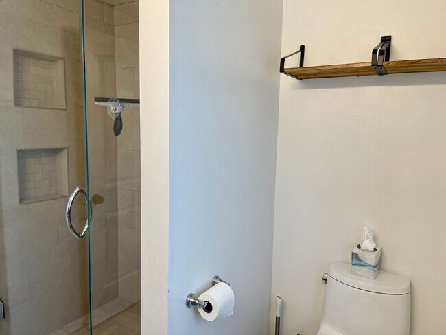 Building Photo - Efficient Studio In-Law unit located near downtown Forestville!