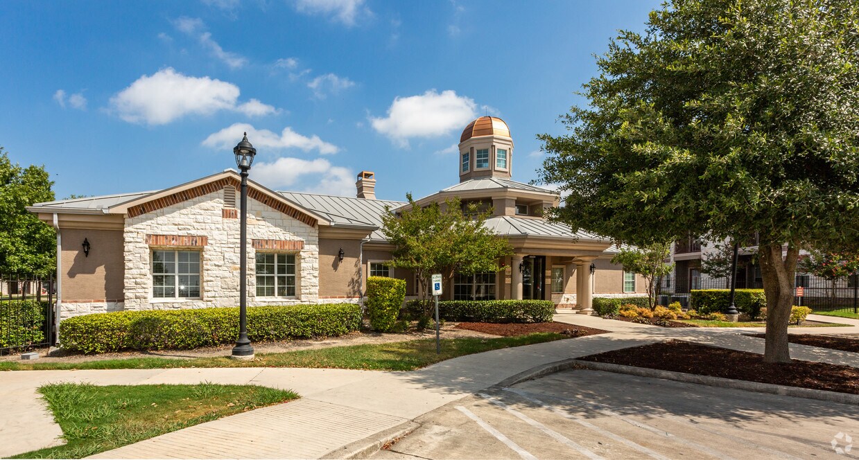 301 converse center st converse tx