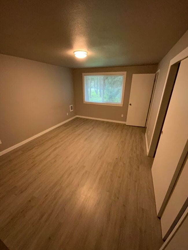 Building Photo - West Olympia 2bdr 1.5bath Townhome w/ garage & parking