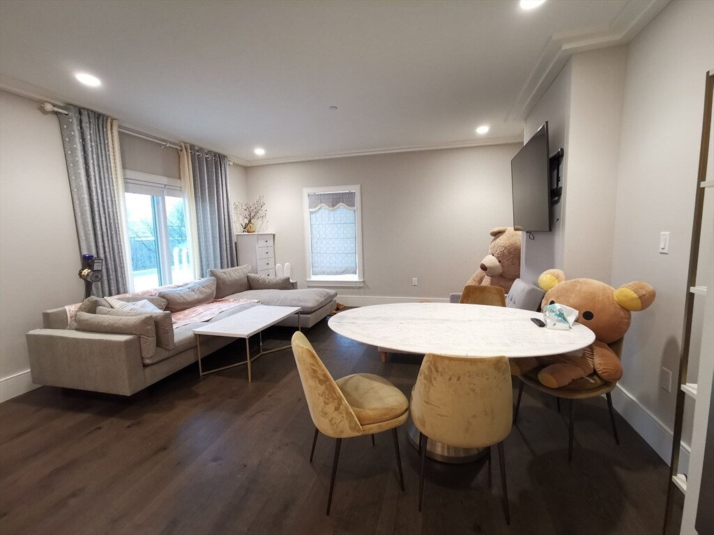 Building Photo - 214 Market St