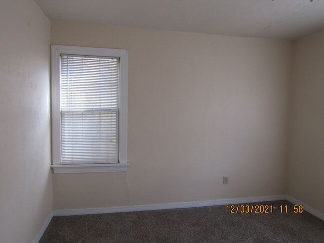 Building Photo - Charming house located close to Ft. Sill!