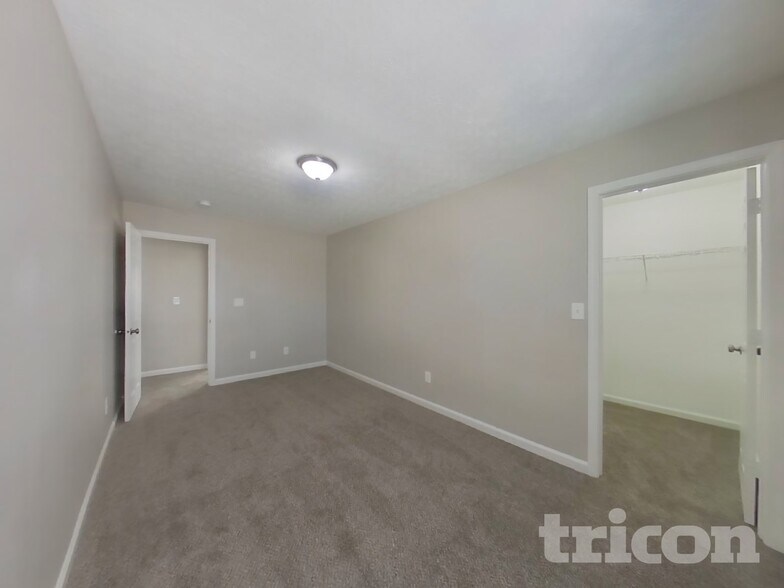 Building Photo - 2337 Middle View Dr